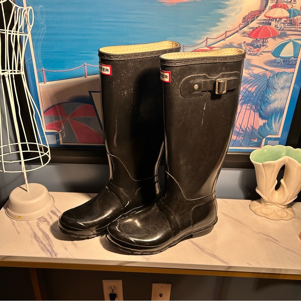 Hunter Brown Women’s Tall Rain Boots with Side Buckle Detaidl